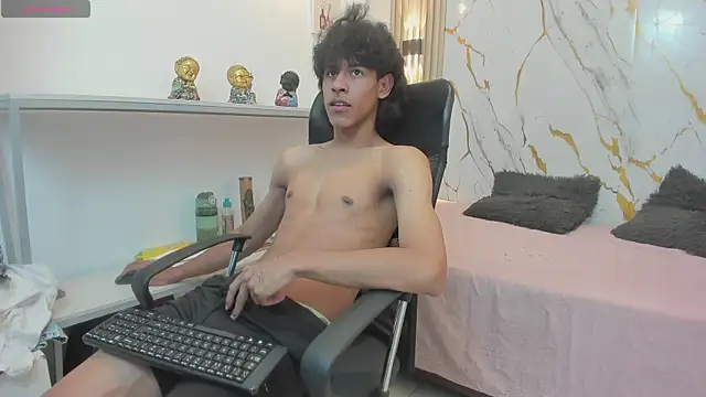 Snapshot of Zayn_Fox32 chatting on 05/09/26, 07:19 Zayn Fox32 online show from 05/09/26, 07:19