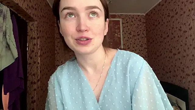 Snapshot of Chloooee chatting on 05/14/26, 02:46 Chloooee online show from 05/14/26, 02:46