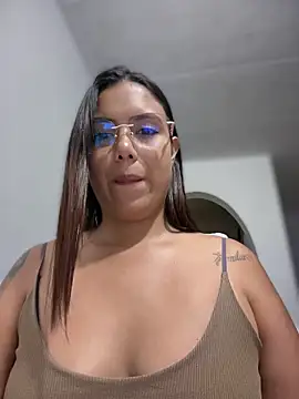 Snapshot of Thaix- chatting on 05/16/26, 12:18 Thaix- online show from 05/16/26, 12:18