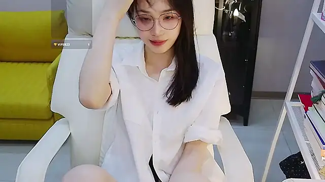 Snapshot of Nancy-A1 chatting on 06/25/26, 02:43 Nancy-A1 online show from 06/25/26, 02:43