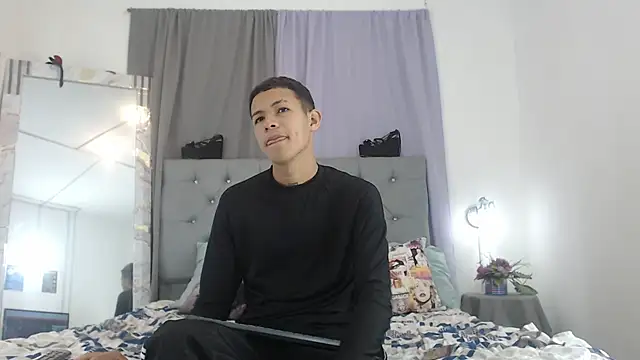 Snapshot of PhillipCox chatting on 06/17/26, 12:18 PhillipCox online show from 06/17/26, 12:18