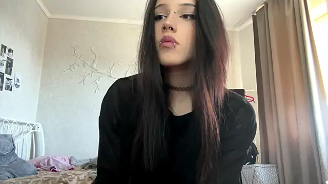 Snapshot of LouisePavlides chatting on 05/03/26, 01:50 LouisePavlides online show from 05/03/26, 01:50