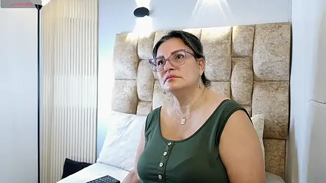 Snapshot of Carolina_crus_ chatting on 06/13/26, 11:19 Carolina crus online show from 06/13/26, 11:19