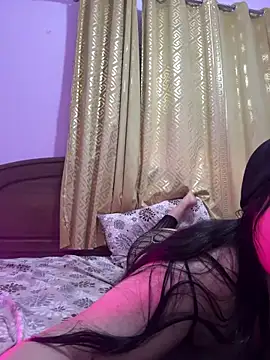 Snapshot of QueenRima99 chatting on 05/15/26, 06:26 QueenRima99 online show from 05/15/26, 06:26
