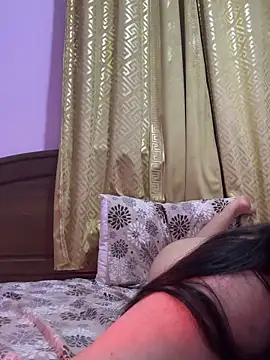Snapshot of QueenRima99 chatting on 05/21/26, 01:23 QueenRima99 online show from 05/21/26, 01:23