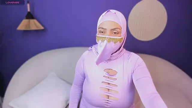 Alaya Lux online show from 06/24/26, 06:18