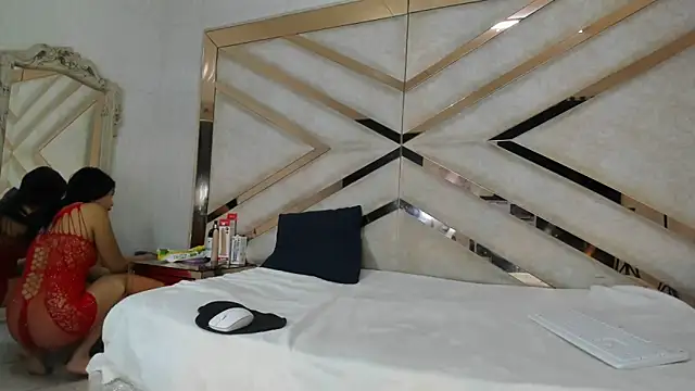 Snapshot of AuroraHoney32 chatting on 05/19/26, 11:55 AuroraHoney32 online show from 05/19/26, 11:55