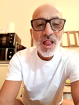 Snapshot of circusmale chatting on 05/17/26, 11:34 circusmale online show from 05/17/26, 11:34