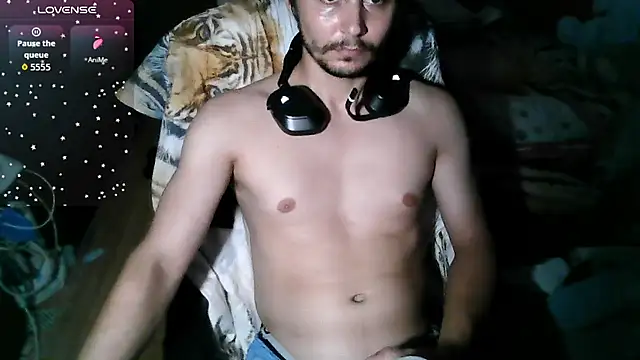 Snapshot of David_storm chatting on 07/18/26, 06:01 David storm online show from 07/18/26, 06:01