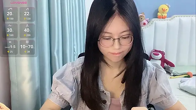 Snapshot of Luna-666 chatting on 04/30/26, 03:29 Luna-666 online show from 04/30/26, 03:29