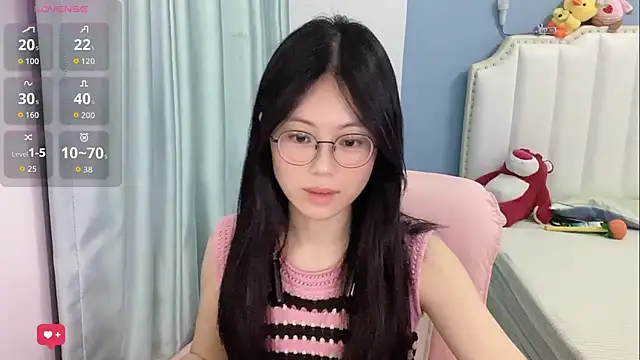 Snapshot of Luna-666 chatting on 06/18/26, 02:43 Luna-666 online show from 06/18/26, 02:43