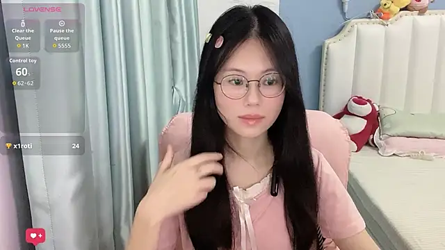 Snapshot of Luna-666 chatting on 07/08/26, 01:37 Luna-666 online show from 07/08/26, 01:37