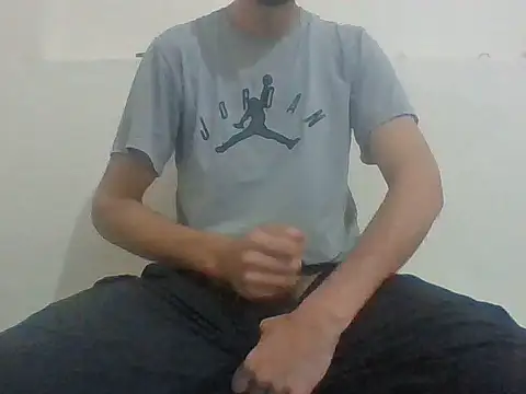 Snapshot of aminwahch chatting on 05/10/26, 12:43 aminwahch online show from 05/10/26, 12:43