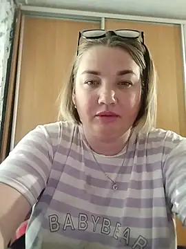 Snapshot of MiyaOlliver chatting on 06/05/26, 03:51 MiyaOlliver online show from 06/05/26, 03:51