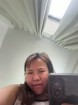 Yanzi-mm online show from 04/29/26, 05:44