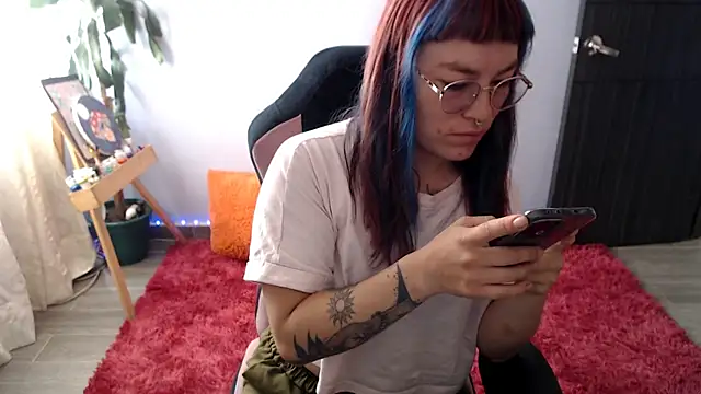 Snapshot of Nyxie8 chatting on 05/18/26, 02:12 Nyxie8 online show from 05/18/26, 02:12
