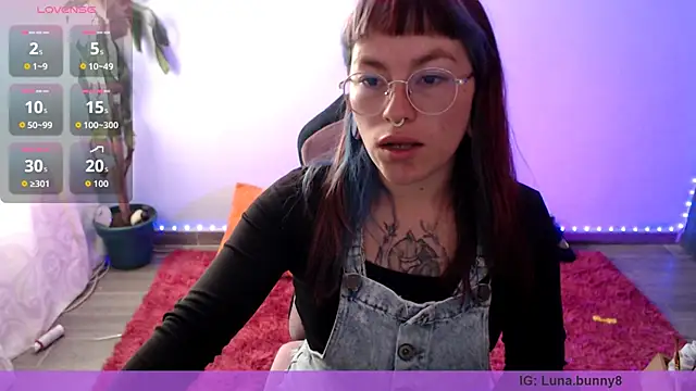Snapshot of Nyxie8 chatting on 05/25/26, 08:04 Nyxie8 online show from 05/25/26, 08:04