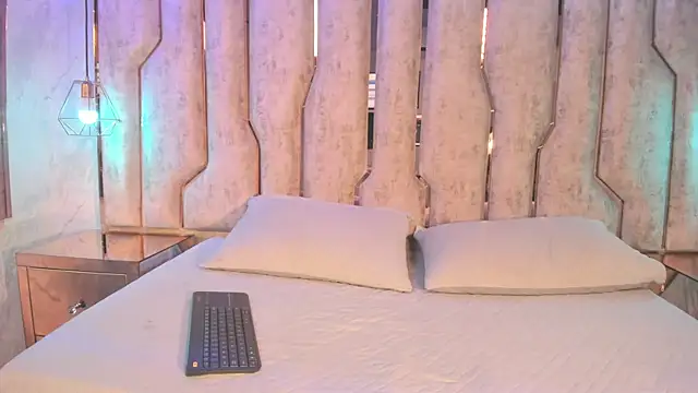 chica nocturna25 online show from 07/27/26, 03:13
