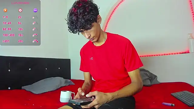 Snapshot of liammendoza98 chatting on 04/30/26, 11:16 liammendoza98 online show from 04/30/26, 11:16