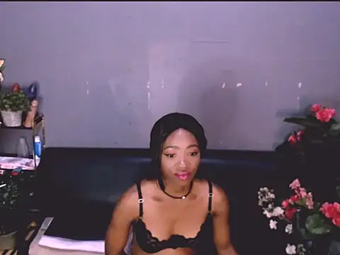 Snapshot of LolaSavageXO chatting on 05/15/26, 08:21 LolaSavageXO online show from 05/15/26, 08:21