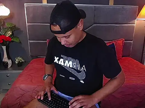 Snapshot of noah_oliver1 chatting on 06/10/26, 01:17 noah oliver1 online show from 06/10/26, 01:17
