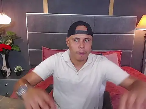 Snapshot of noah_oliver1 chatting on 06/11/26, 01:16 noah oliver1 online show from 06/11/26, 01:16