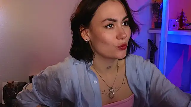 Snapshot of viktoriamoore chatting on 05/18/26, 06:47 viktoriamoore online show from 05/18/26, 06:47
