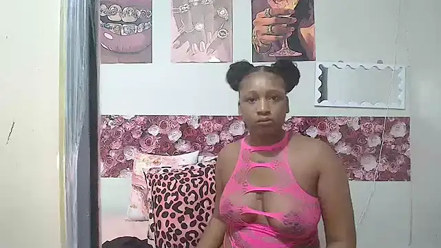 Snapshot of EnchantingLisa chatting on 05/13/26, 04:10 EnchantingLisa online show from 05/13/26, 04:10
