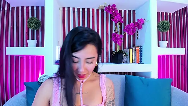 Snapshot of AshleyGross_ chatting on 05/18/26, 07:52 AshleyGross online show from 05/18/26, 07:52