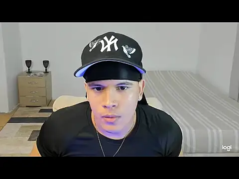 Snapshot of sant_wahlberg chatting on 05/06/26, 03:57 sant wahlberg online show from 05/06/26, 03:57