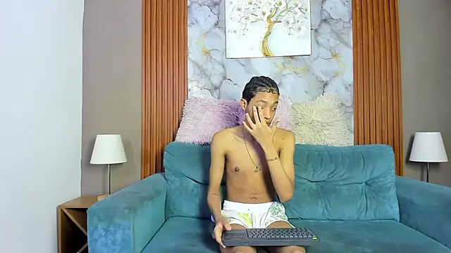 LOVE GUYS1 online show from 05/04/26, 01:29