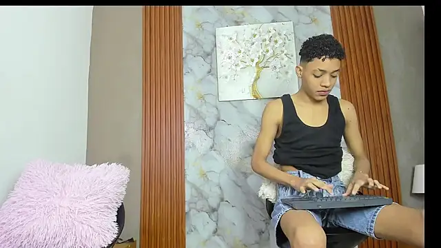 LOVE GUYS1 online show from 06/01/26, 01:24