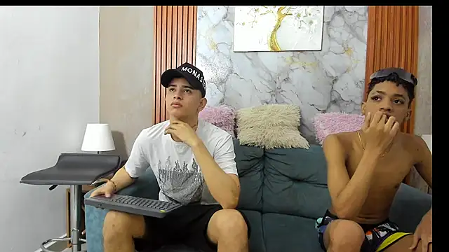 Snapshot of LOVE_GUYS1 chatting on 06/19/26, 01:15 LOVE GUYS1 online show from 06/19/26, 01:15