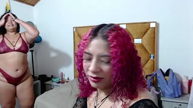 Snapshot of YANELISHOTT chatting on 06/15/26, 01:24 YANELISHOTT online show from 06/15/26, 01:24