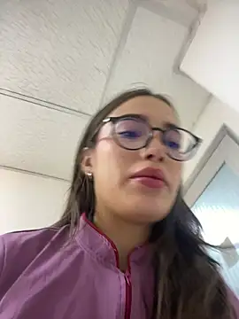 Snapshot of Sweet_Milaa1 chatting on 05/05/26, 07:00 Sweet Milaa1 online show from 05/05/26, 07:00