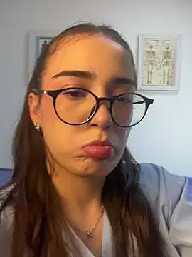 Snapshot of Sweet_Milaa1 chatting on 05/20/26, 07:53 Sweet Milaa1 online show from 05/20/26, 07:53