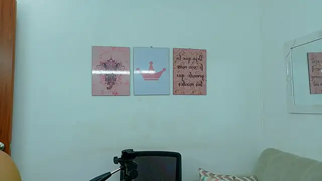 Snapshot of Zoe_rousse01 chatting on 05/16/26, 07:45 Zoe rousse01 online show from 05/16/26, 07:45