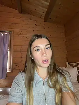 Snapshot of Perrine_off chatting on 05/16/26, 11:53 Perrine off online show from 05/16/26, 11:53
