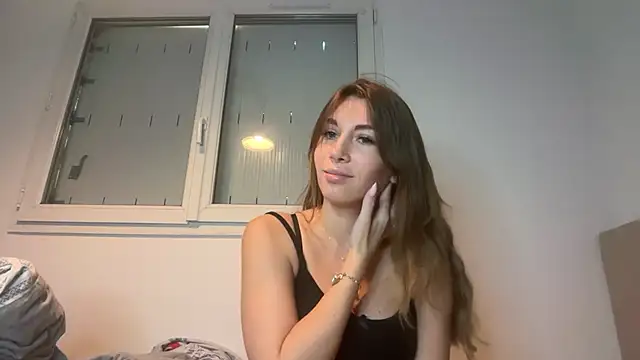Snapshot of Perrine_off chatting on 06/19/26, 01:04 Perrine off online show from 06/19/26, 01:04