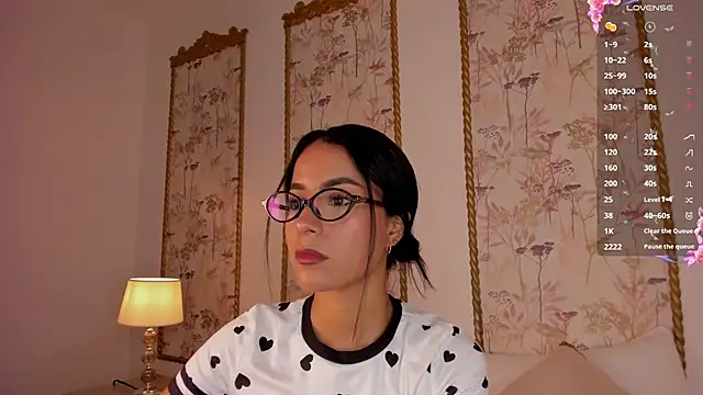Snapshot of sara_castro24_ chatting on 07/09/26, 07:18 sara castro24 online show from 07/09/26, 07:18