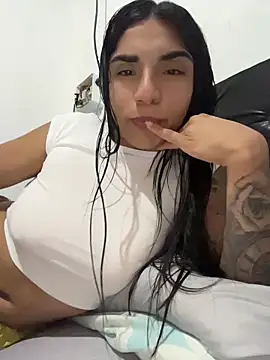 Snapshot of InesD_Arcy chatting on 05/27/26, 11:02 InesD Arcy online show from 05/27/26, 11:02