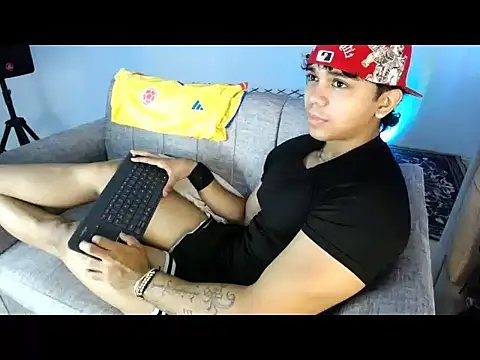noahprada online show from 06/23/26, 03:43