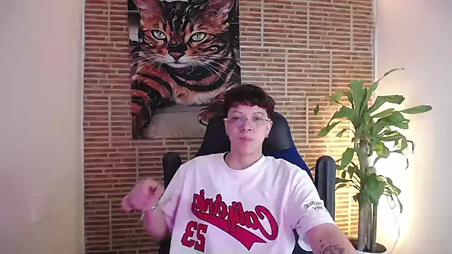 Snapshot of Asher_addamss_ chatting on 07/15/26, 04:07 Asher addamss online show from 07/15/26, 04:07