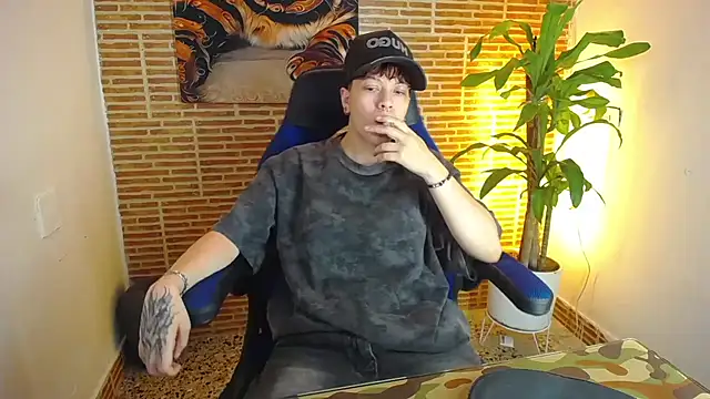 Snapshot of Asher_addamss_ chatting on 08/01/26, 08:13 Asher addamss online show from 08/01/26, 08:13