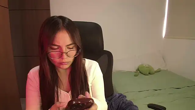 Snapshot of abbyyandmaxx chatting on 05/19/26, 04:35 abbyyandmaxx online show from 05/19/26, 04:35
