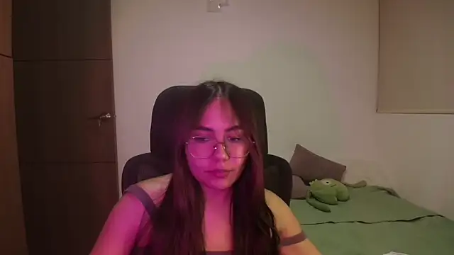 Snapshot of abbyyandmaxx chatting on 06/03/26, 01:19 abbyyandmaxx online show from 06/03/26, 01:19