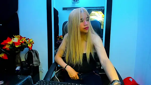 Snapshot of ivyqueen28 chatting on 06/05/26, 05:03 ivyqueen28 online show from 06/05/26, 05:03