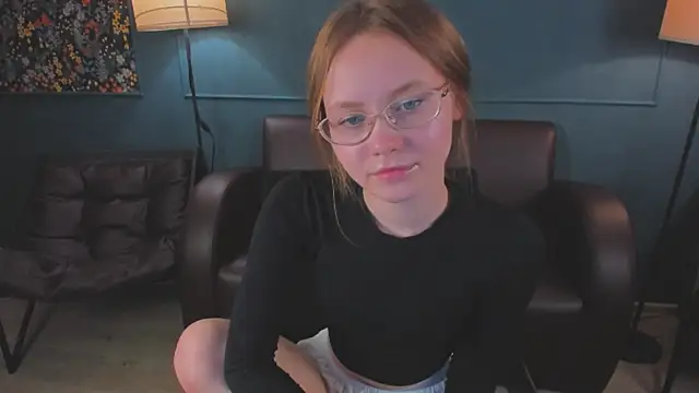 Snapshot of FloraLarsson chatting on 06/11/26, 03:32 FloraLarsson online show from 06/11/26, 03:32