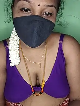 Snapshot of tamil_butterfly chatting on 07/06/26, 06:43 tamil butterfly online show from 07/06/26, 06:43