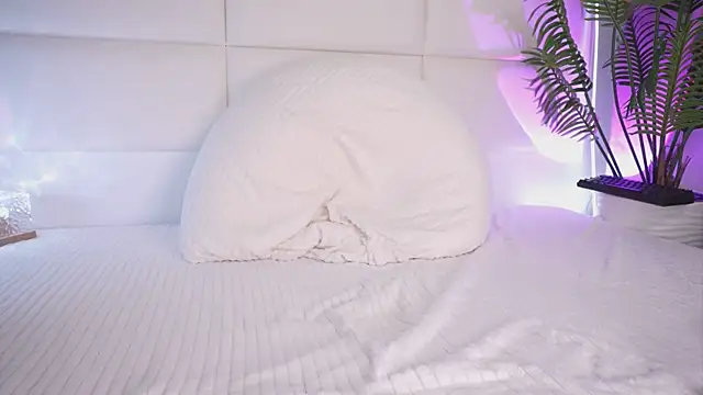 Juliadragon online show from 12/10/24, 06:44